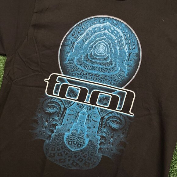 Tool 10,000 Days Rock T-Shirt Size Large - Picture 4 of 4